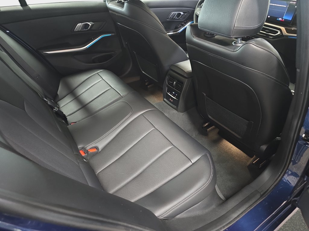 Certified 2023 BMW 330i Sedan w/ Premium Package RWD image 16