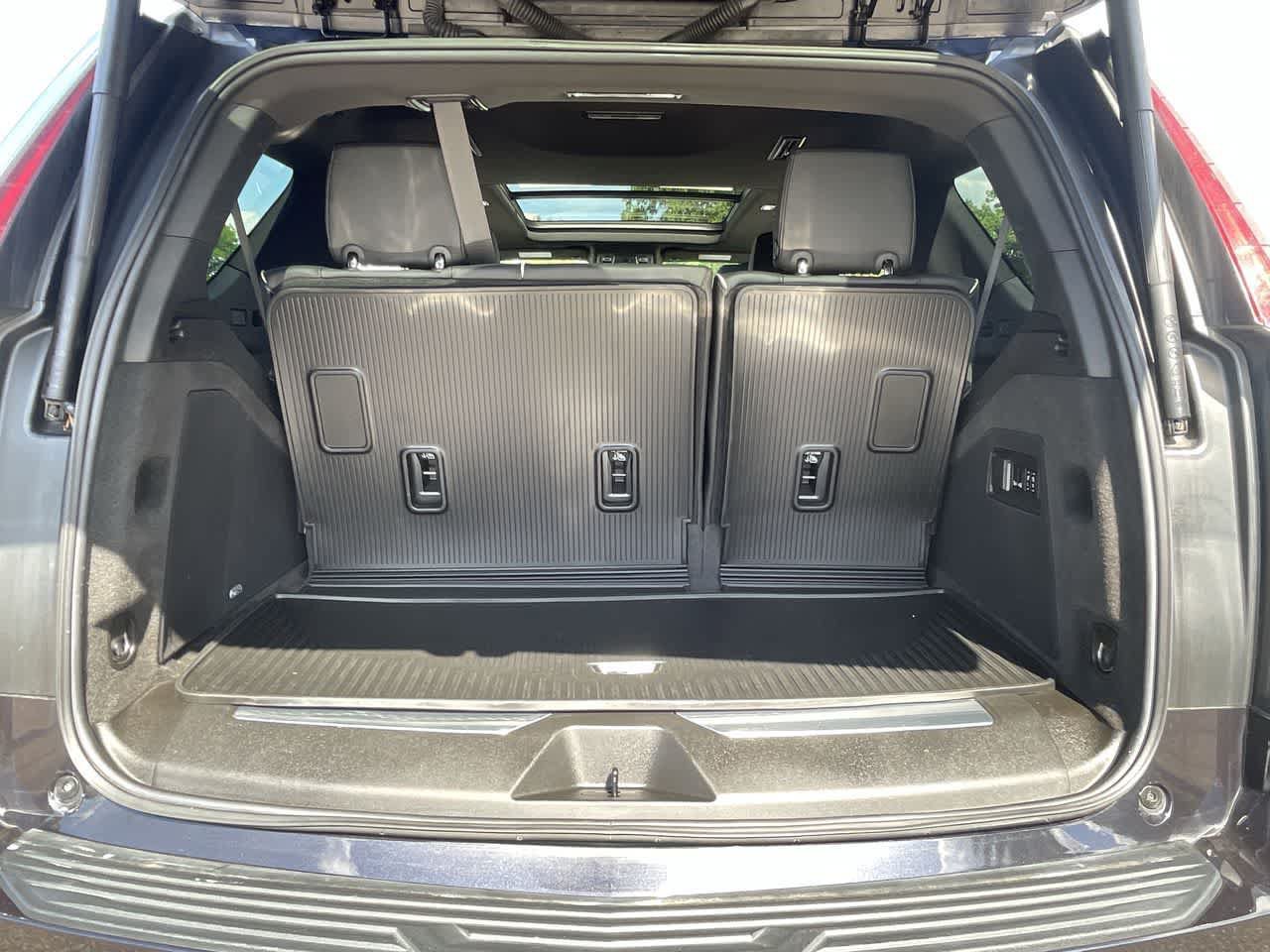 Used 2023 Cadillac Escalade Premium Luxury w/ Performance Package AWD/4WD image 17