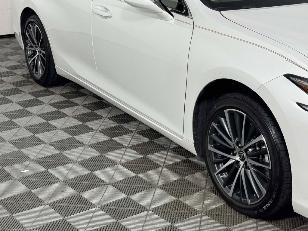 Used 2024 Lexus ES 350 w/ Premium Package FWD image 12