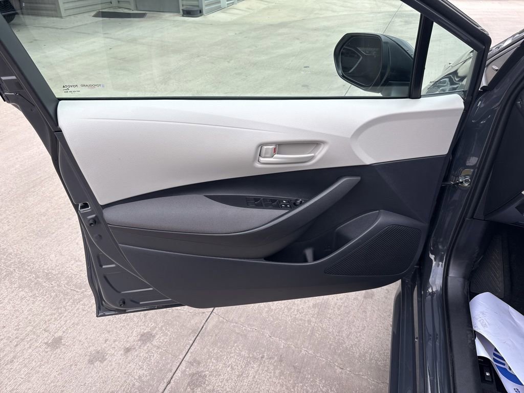 Used 2025 Toyota Corolla LE image 10