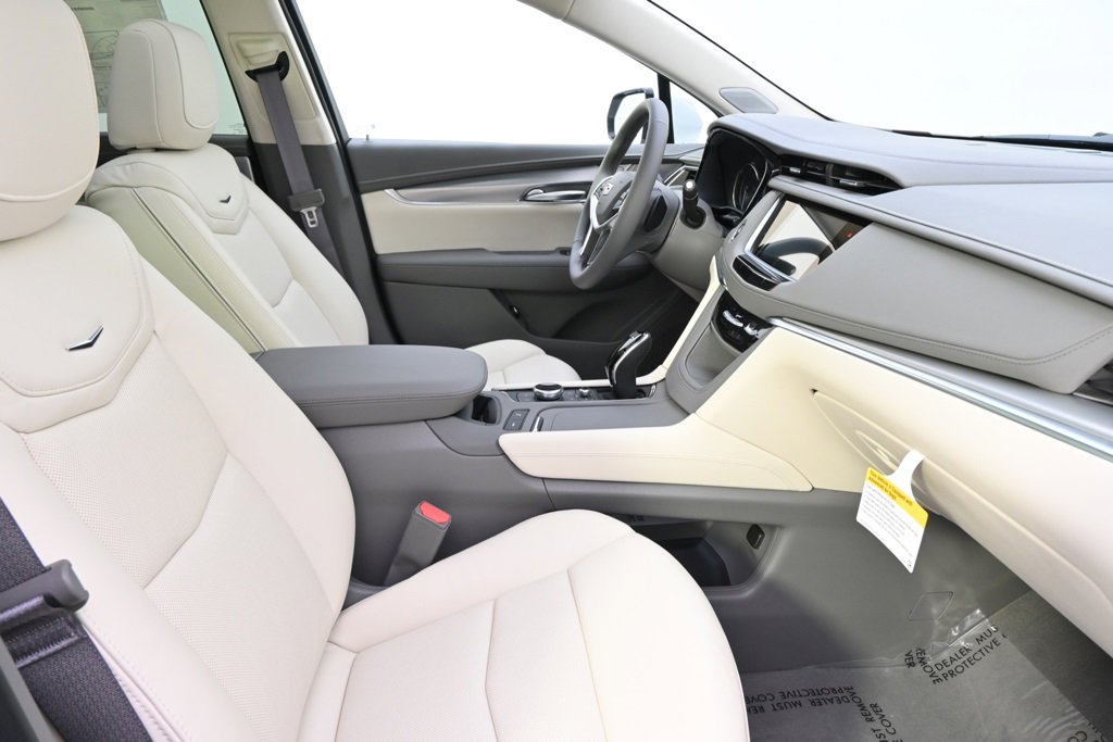 New 2025 Cadillac XT5 Premium Luxury w/ LPO, Floor Liner Package image 16