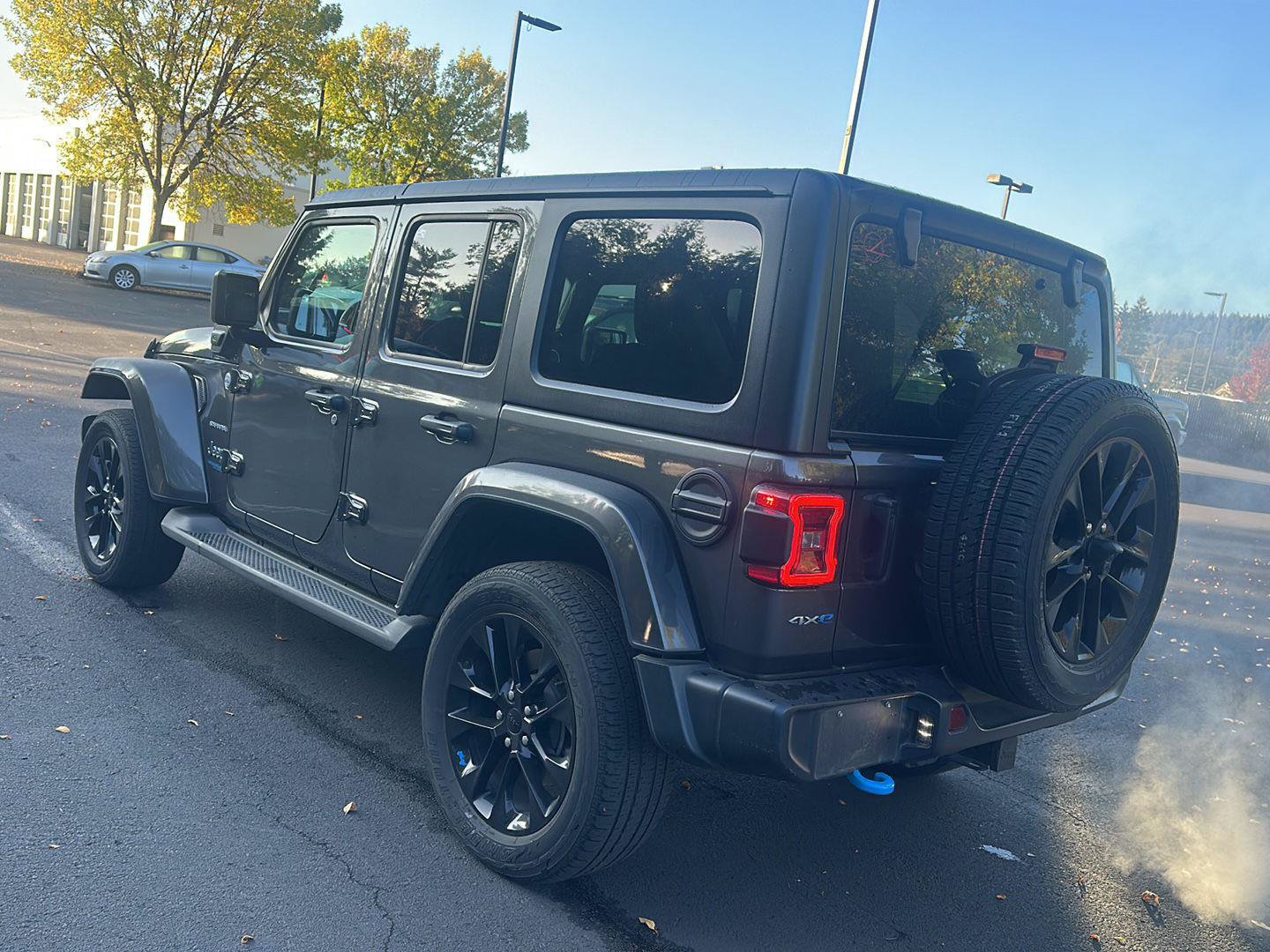 Used 2022 Jeep Wrangler Unlimited Sahara w/ Cold Weather Group AWD/4WD image 2