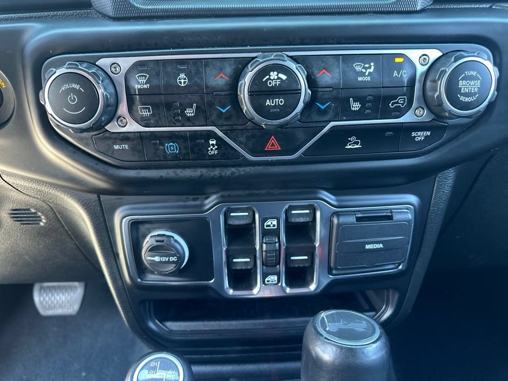 Used 2022 Jeep Wrangler Unlimited Sahara w/ Cold Weather Group AWD/4WD image 28