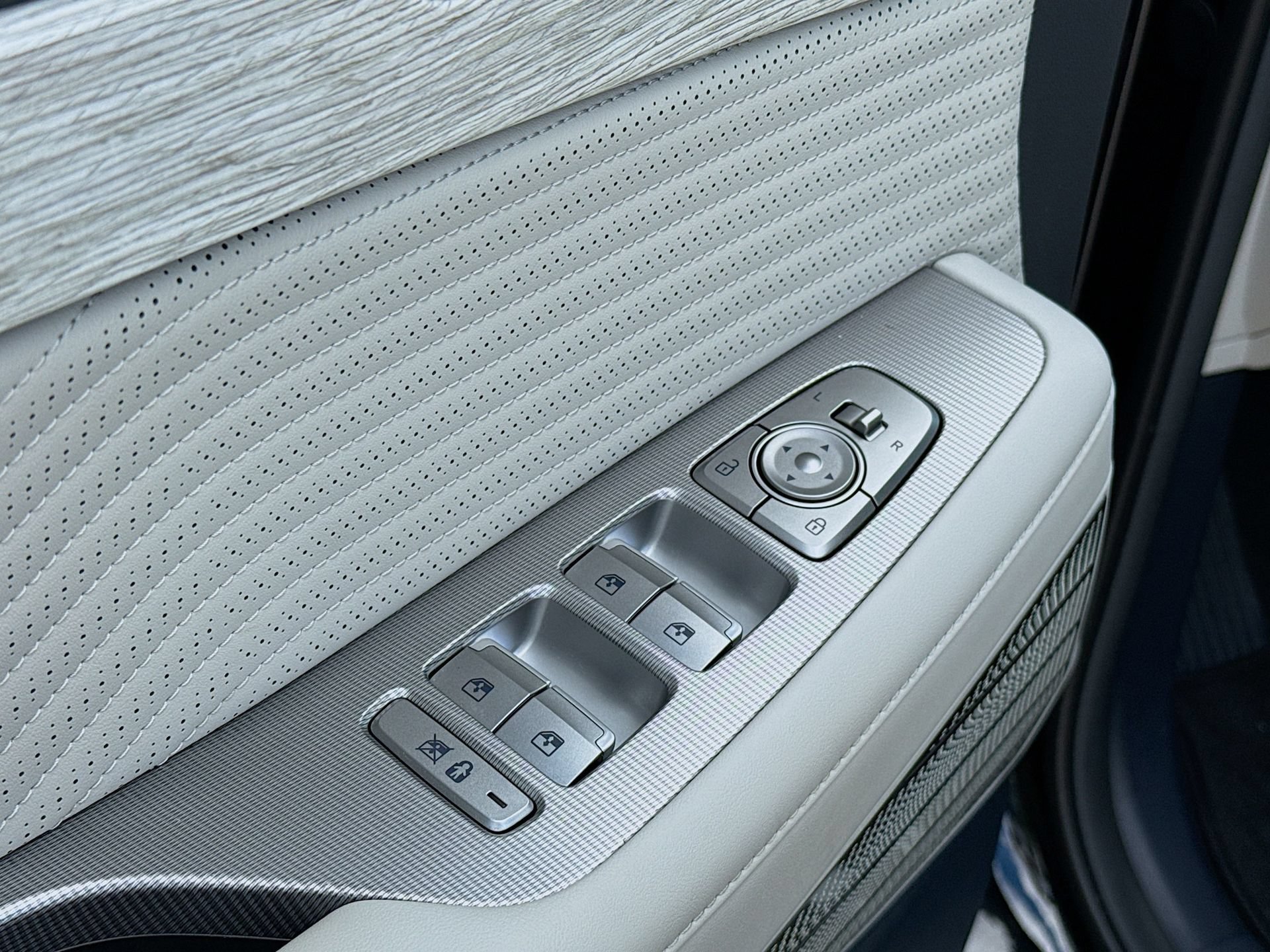 Used 2025 Hyundai Palisade Calligraphy FWD image 21