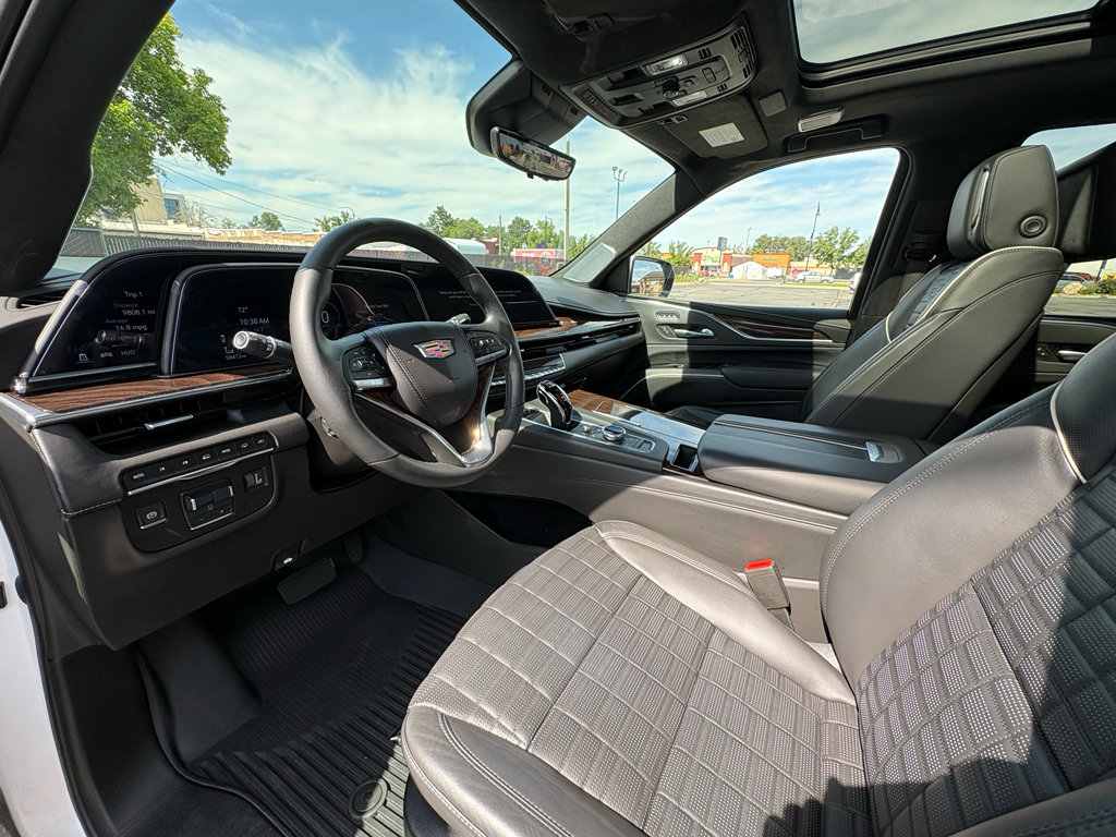 Used 2021 Cadillac Escalade Premium Luxury Platinum AWD/4WD image 17