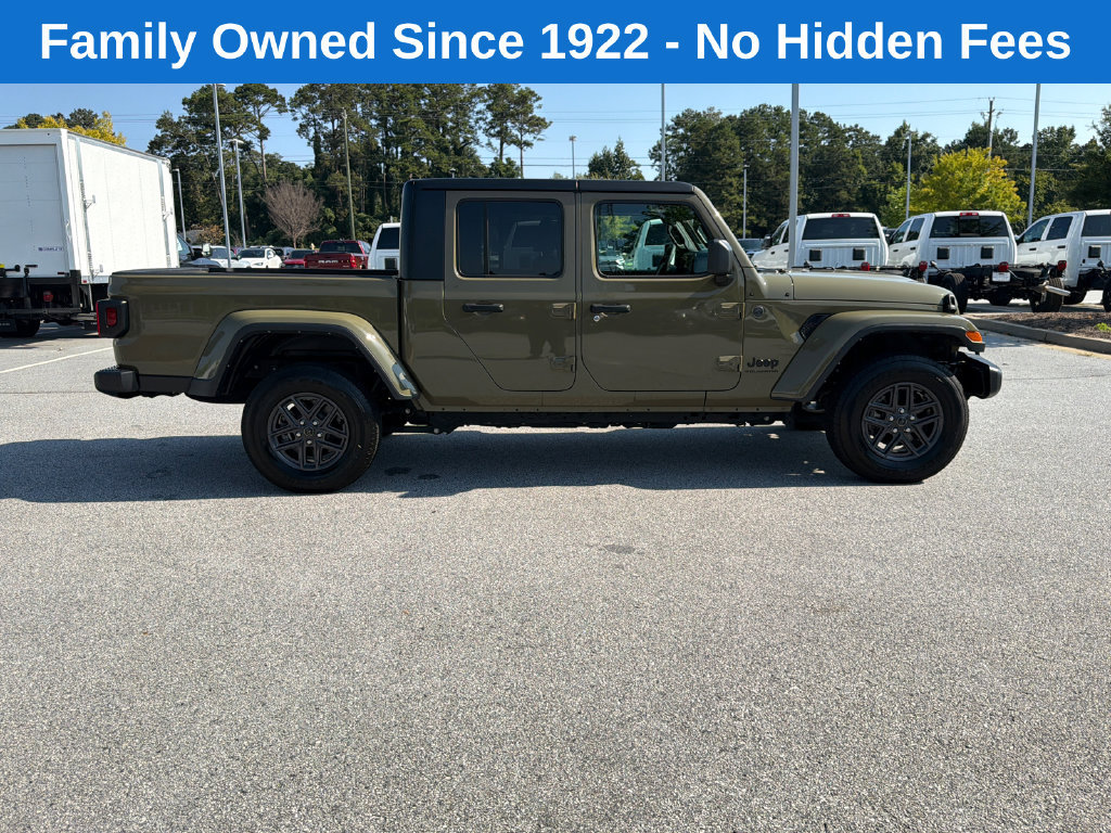 Used 2025 Jeep Gladiator Sport AWD/4WD image 8