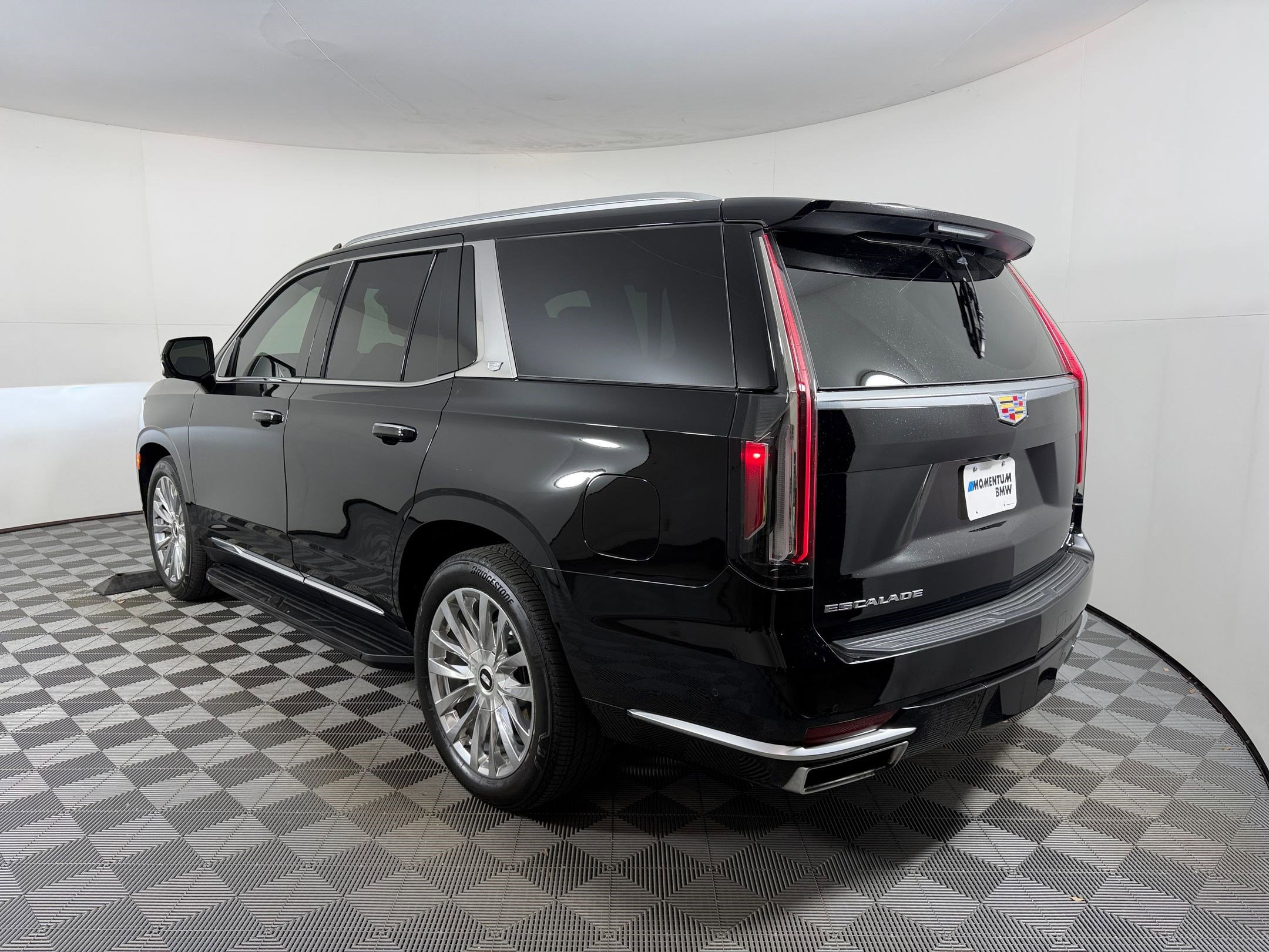 Used 2024 Cadillac Escalade Premium Luxury w/ Performance Package image 3