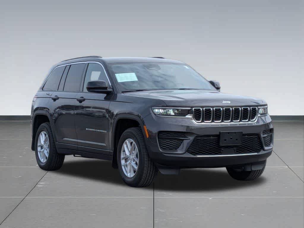 Certified 2025 Jeep Grand Cherokee Laredo X w/ Luxury Tech Group I AWD/4WD image 8