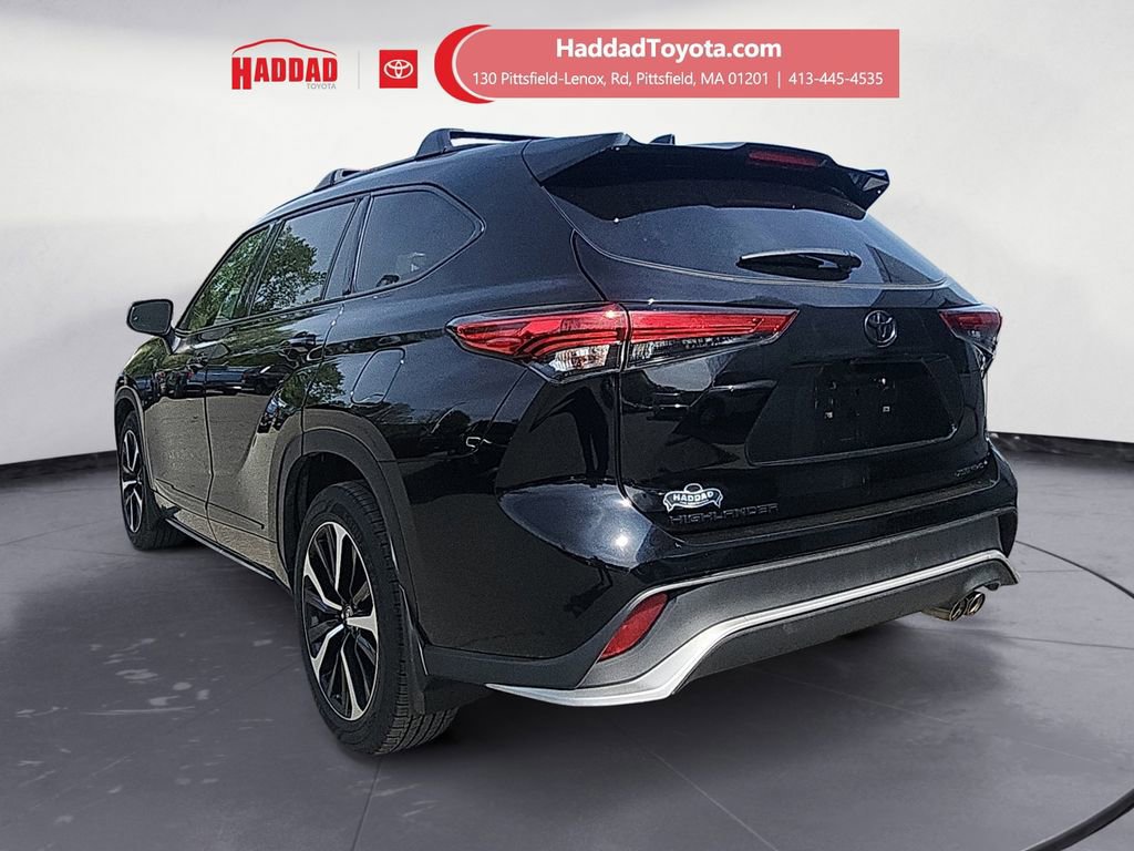 Used 2022 Toyota Highlander XSE AWD/4WD image 3