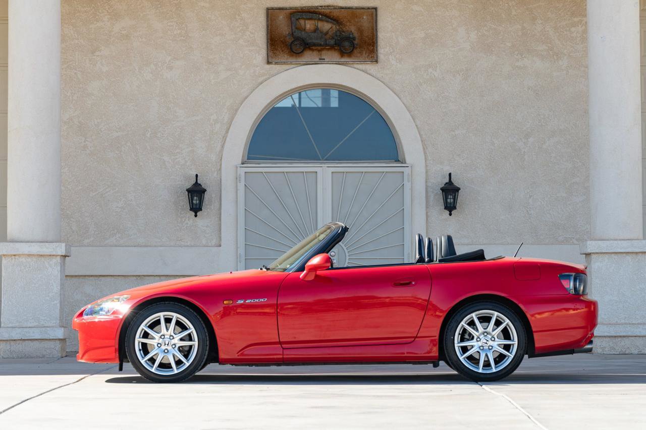 Used 2004 Honda S2000 image 4