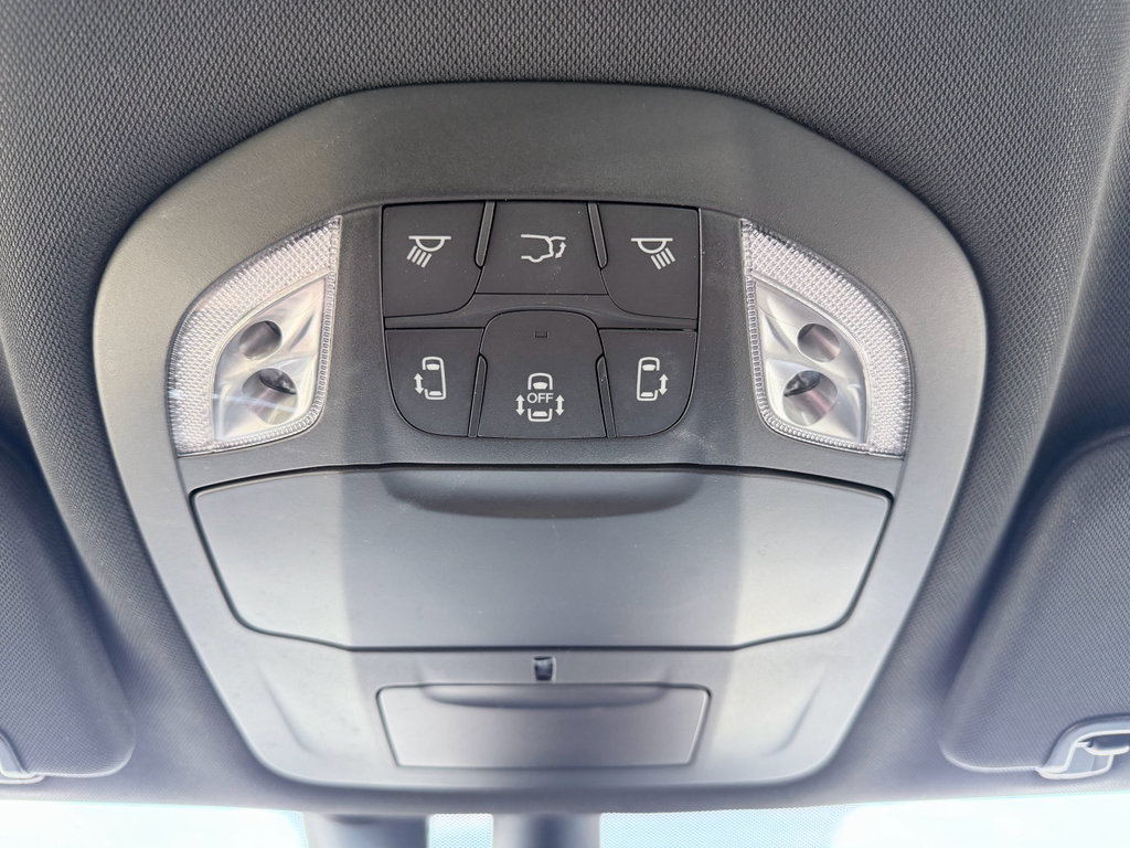 Used 2022 Chrysler Pacifica Touring FWD image 17