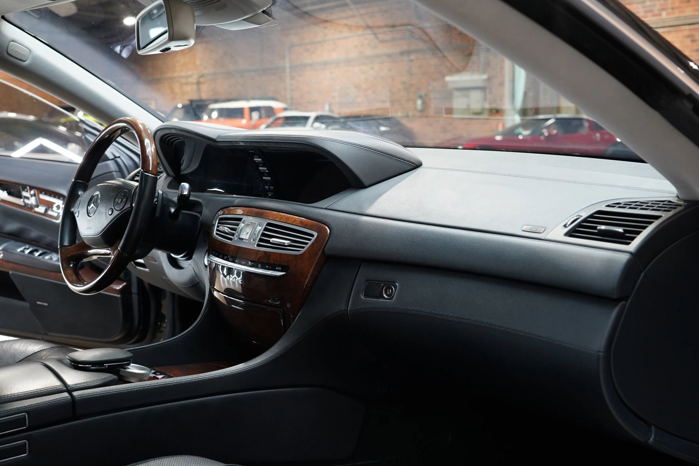 Used 2011 Mercedes-Benz CL 550 4MATIC w/ Sport Pkg Plus One image 47