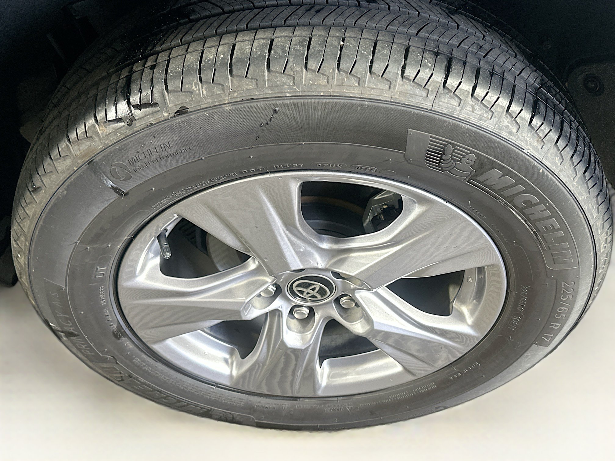 Used 2025 Toyota RAV4 XLE FWD image 11
