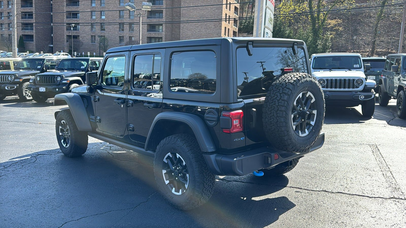 Used 2025 Jeep Wrangler Unlimited Rubicon 4xe w/ Convenience Group image 12