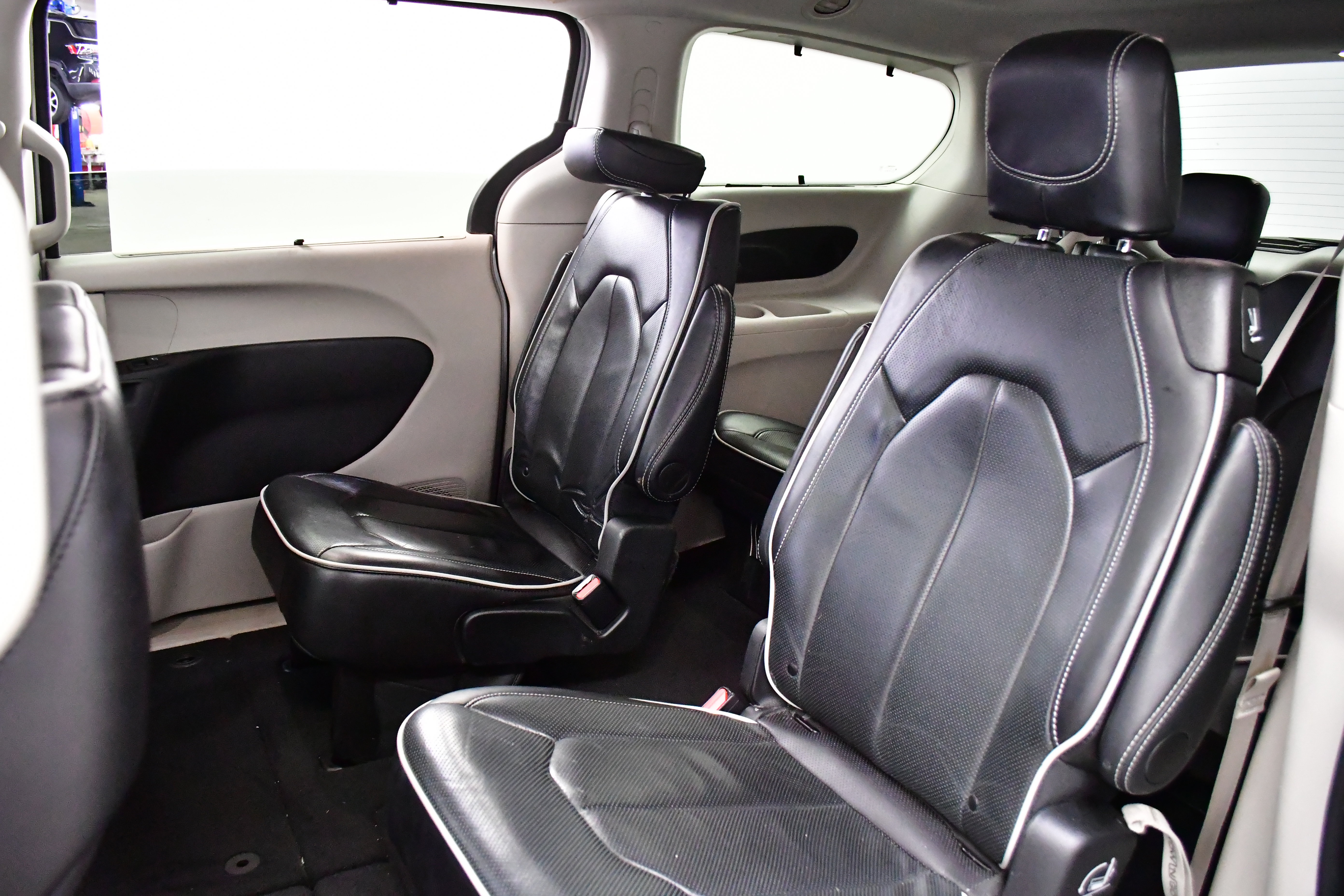 Used 2024 Chrysler Pacifica Limited image 18