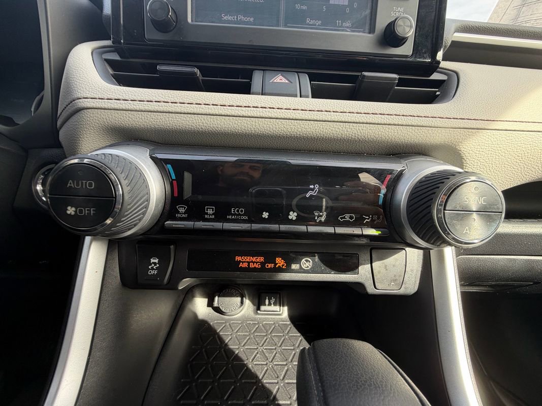 Used 2019 Toyota RAV4 XLE image 27