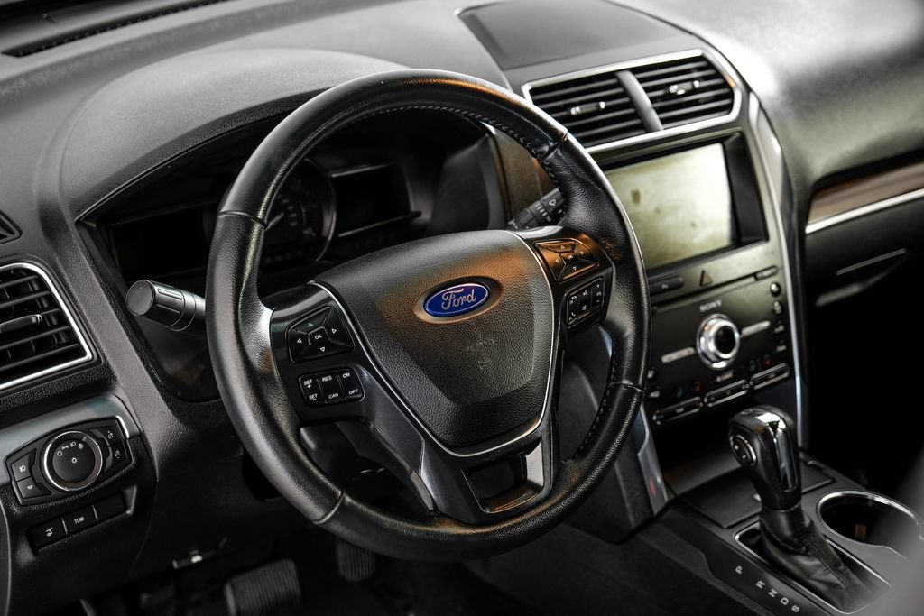 Used 2019 Ford Explorer Limited w/ Class III Trailer Tow Package FWD image 12