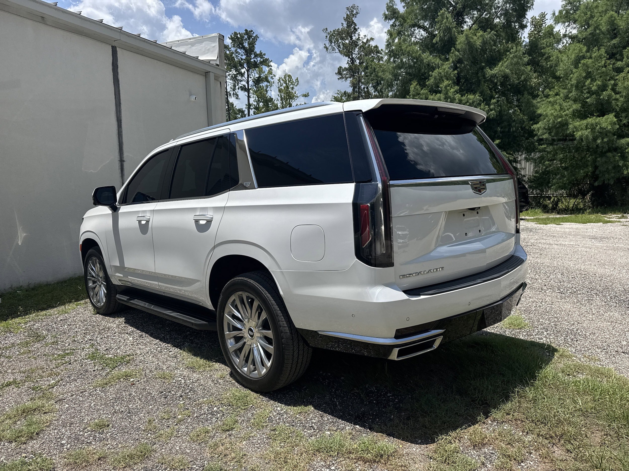 Used 2021 Cadillac Escalade Premium Luxury w/ Performance Package RWD image 2