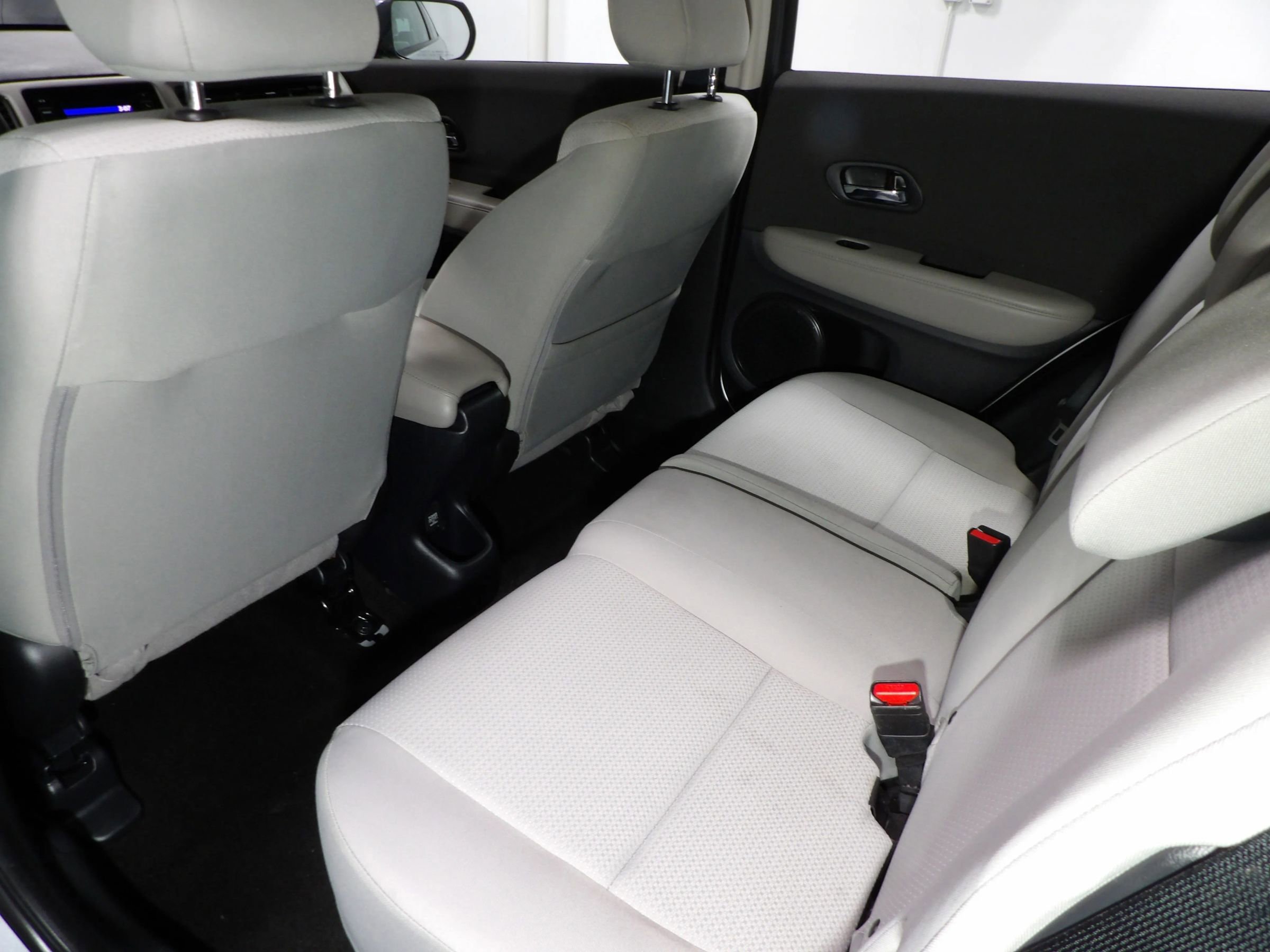 Used 2020 Honda HR-V LX image 9