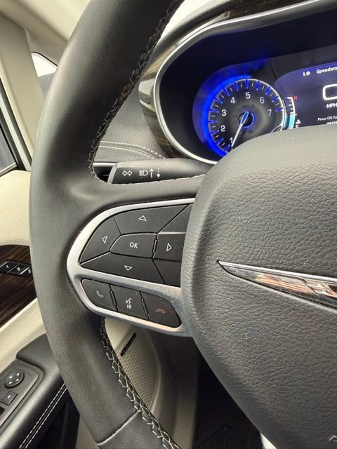 Used 2022 Chrysler Pacifica Limited FWD image 37