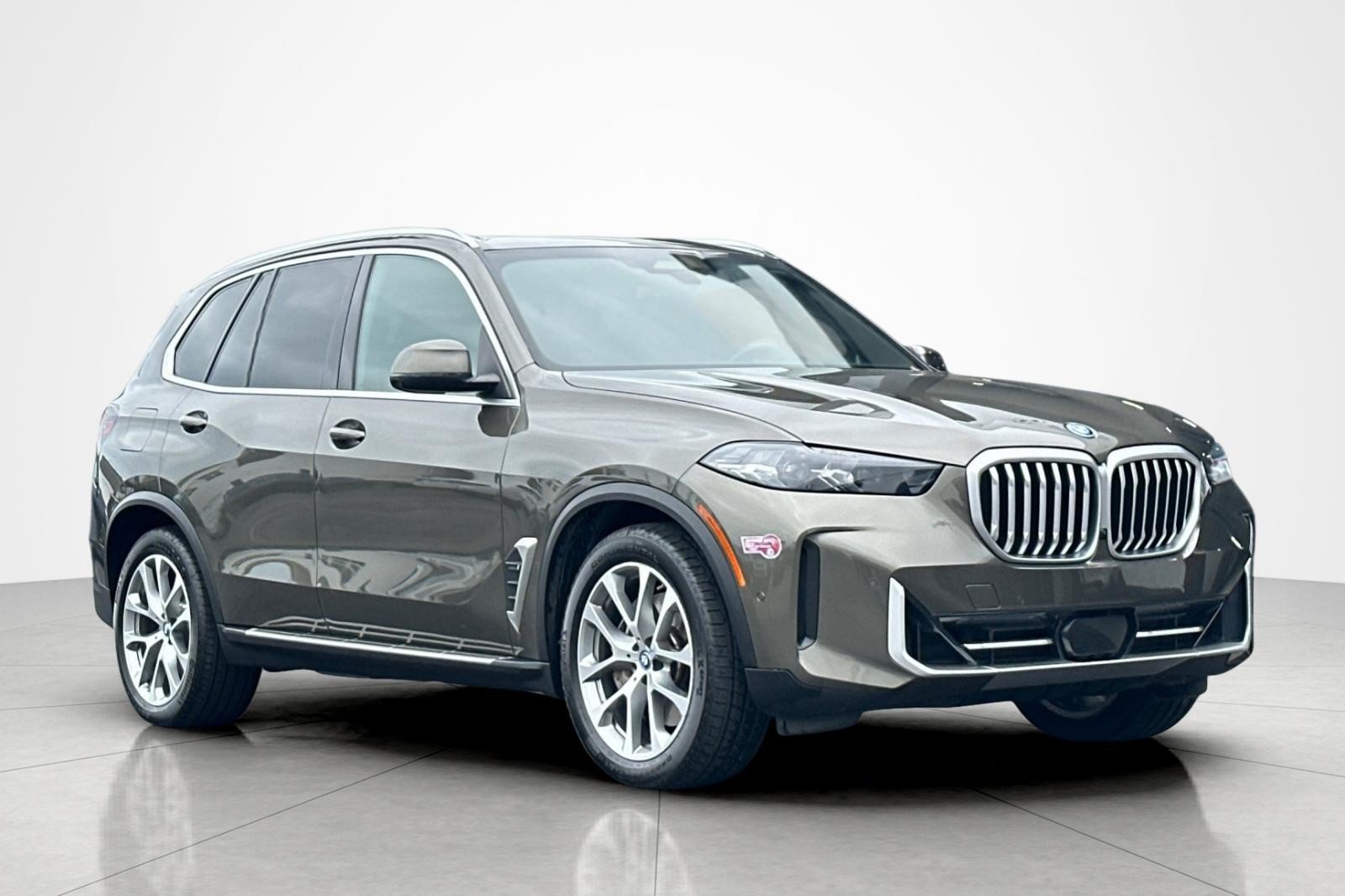 Used 2024 BMW X5 xDrive50e w/ Parking Assistance Package AWD/4WD image 7