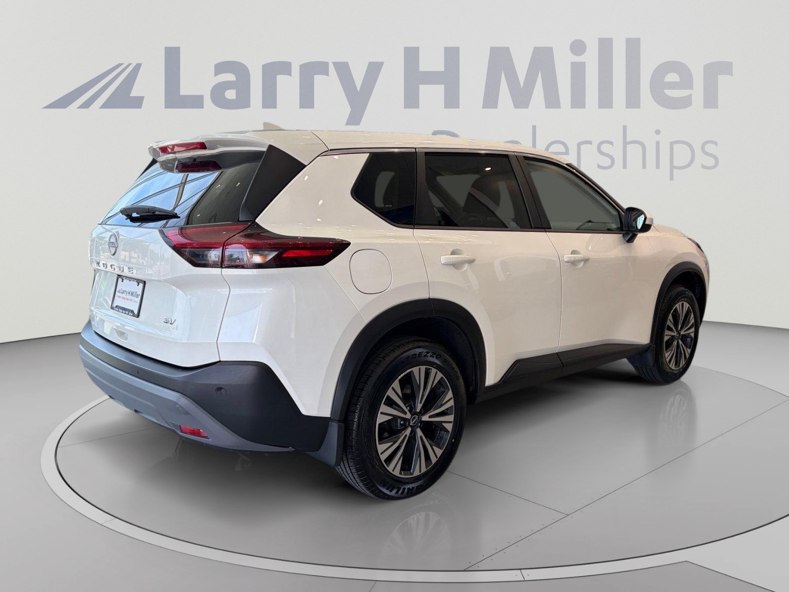 Used 2023 Nissan Rogue SV FWD image 5