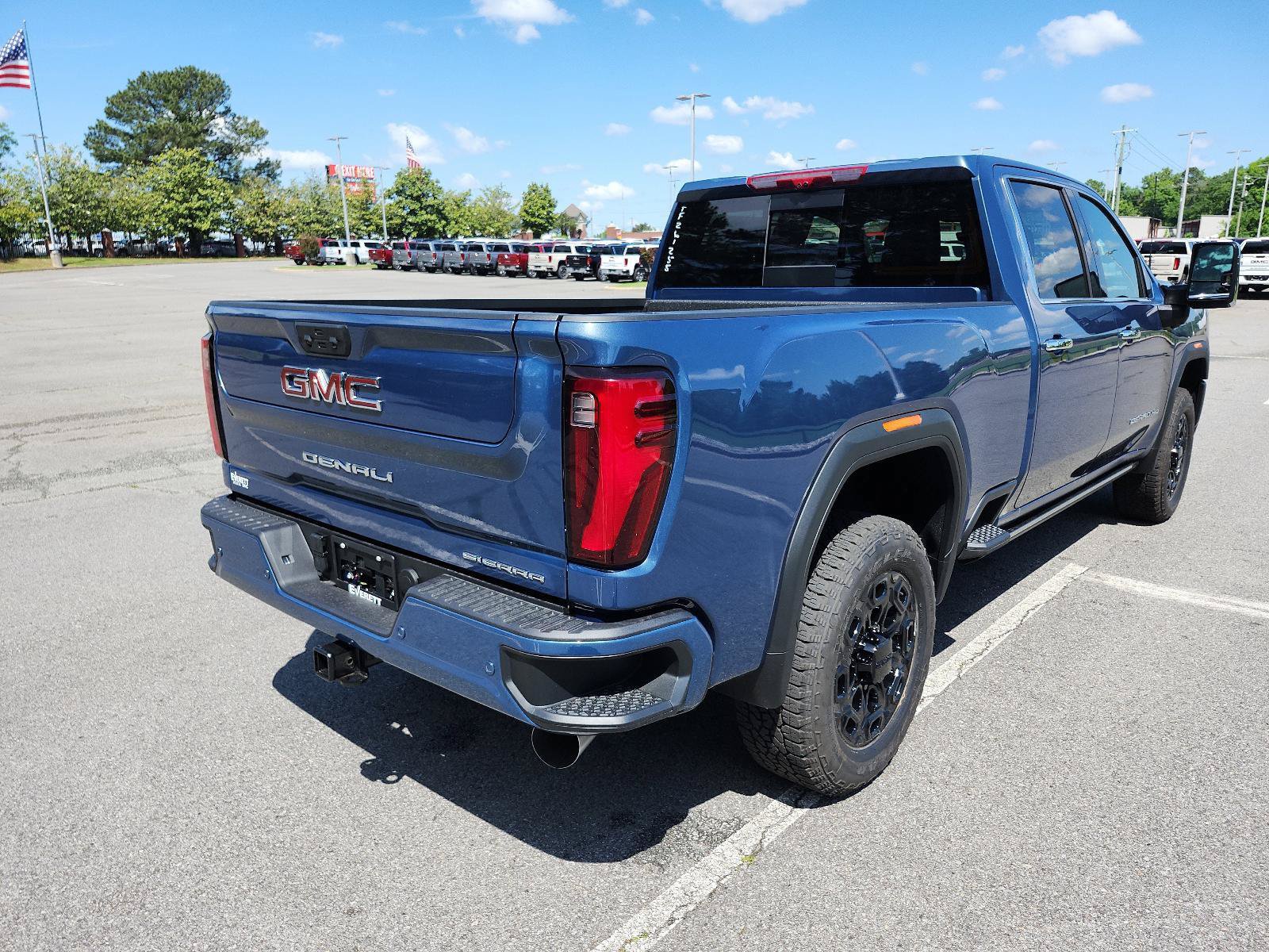 New 2026 GMC Sierra 2500 Denali w/ Denali Reserve Package AWD/4WD image 3
