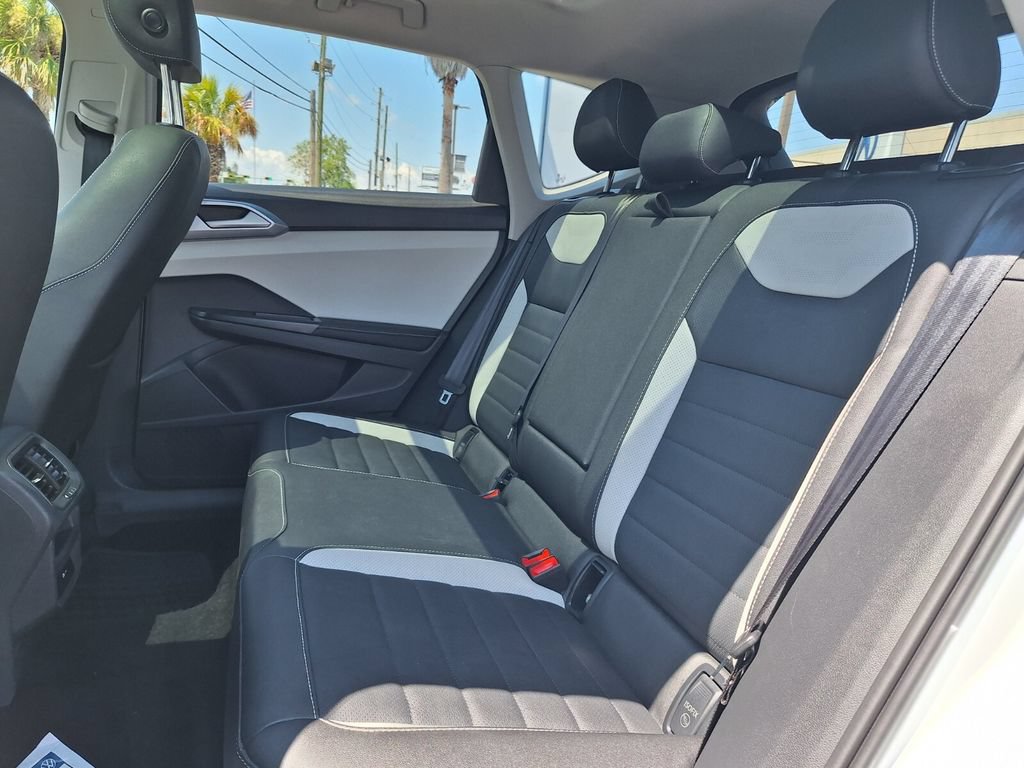 Used 2025 Volkswagen Taos SEL AWD/4WD image 23