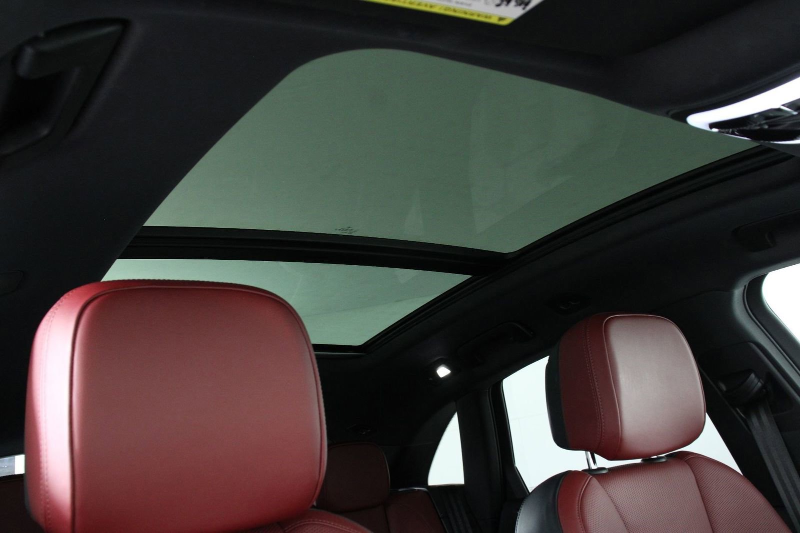 Certified 2025 Porsche Macan image 25