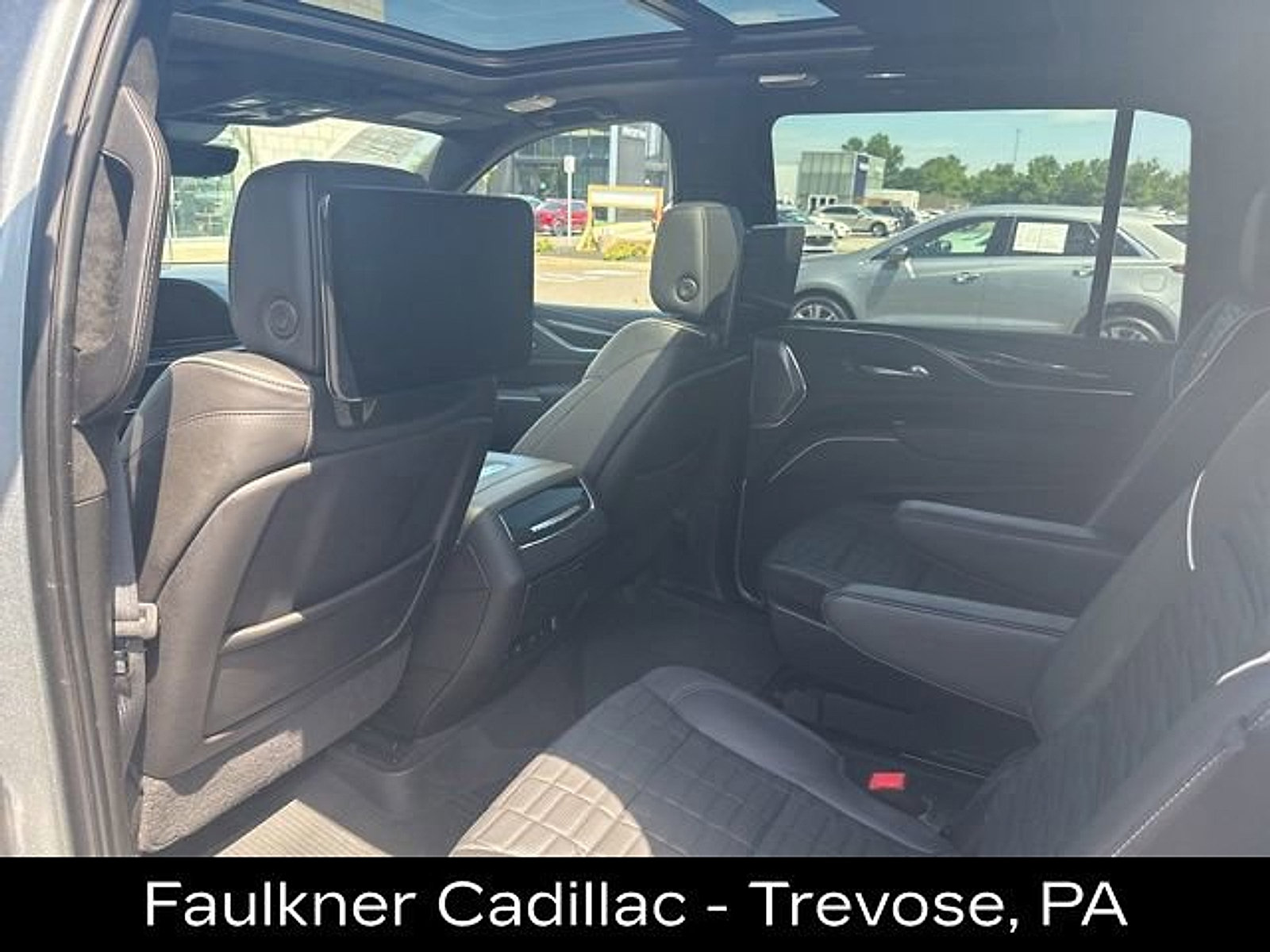 Used 2024 Cadillac Escalade ESV V w/ LPO, Floor Liner Package AWD/4WD image 9