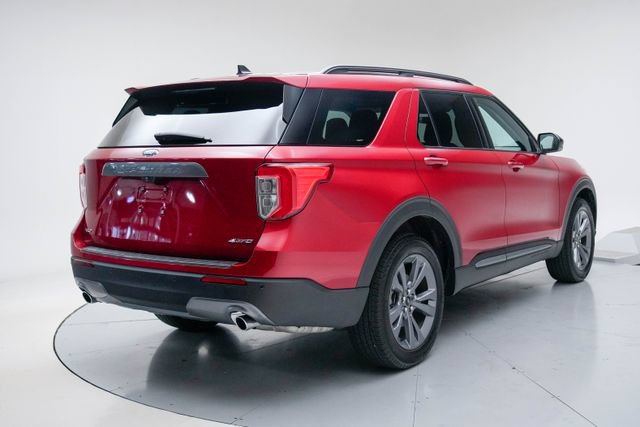 Used 2024 Ford Explorer XLT w/ Equipment Group 202A AWD/4WD image 15