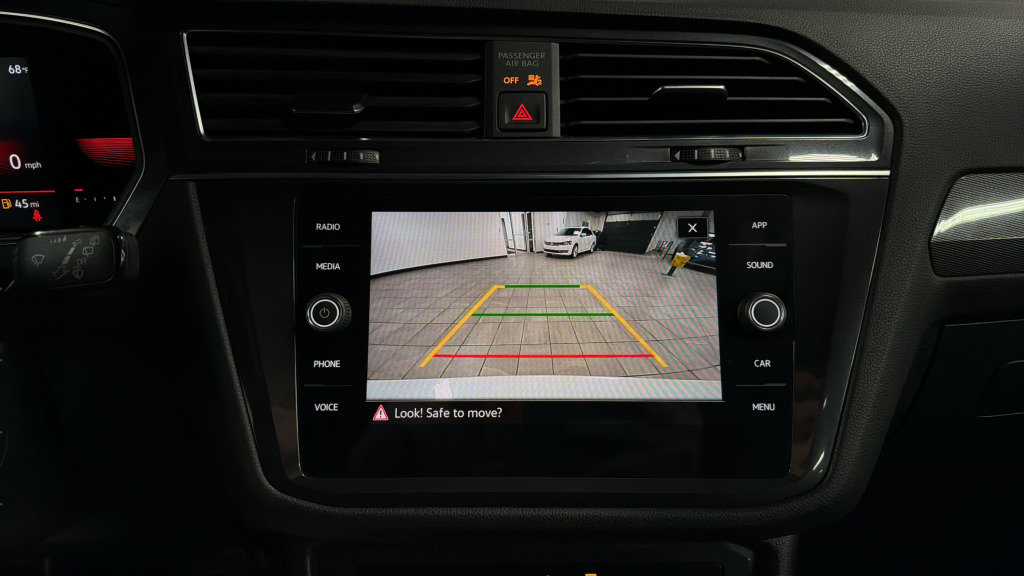 Certified 2023 Volkswagen Tiguan SE R-Line AWD/4WD image 26