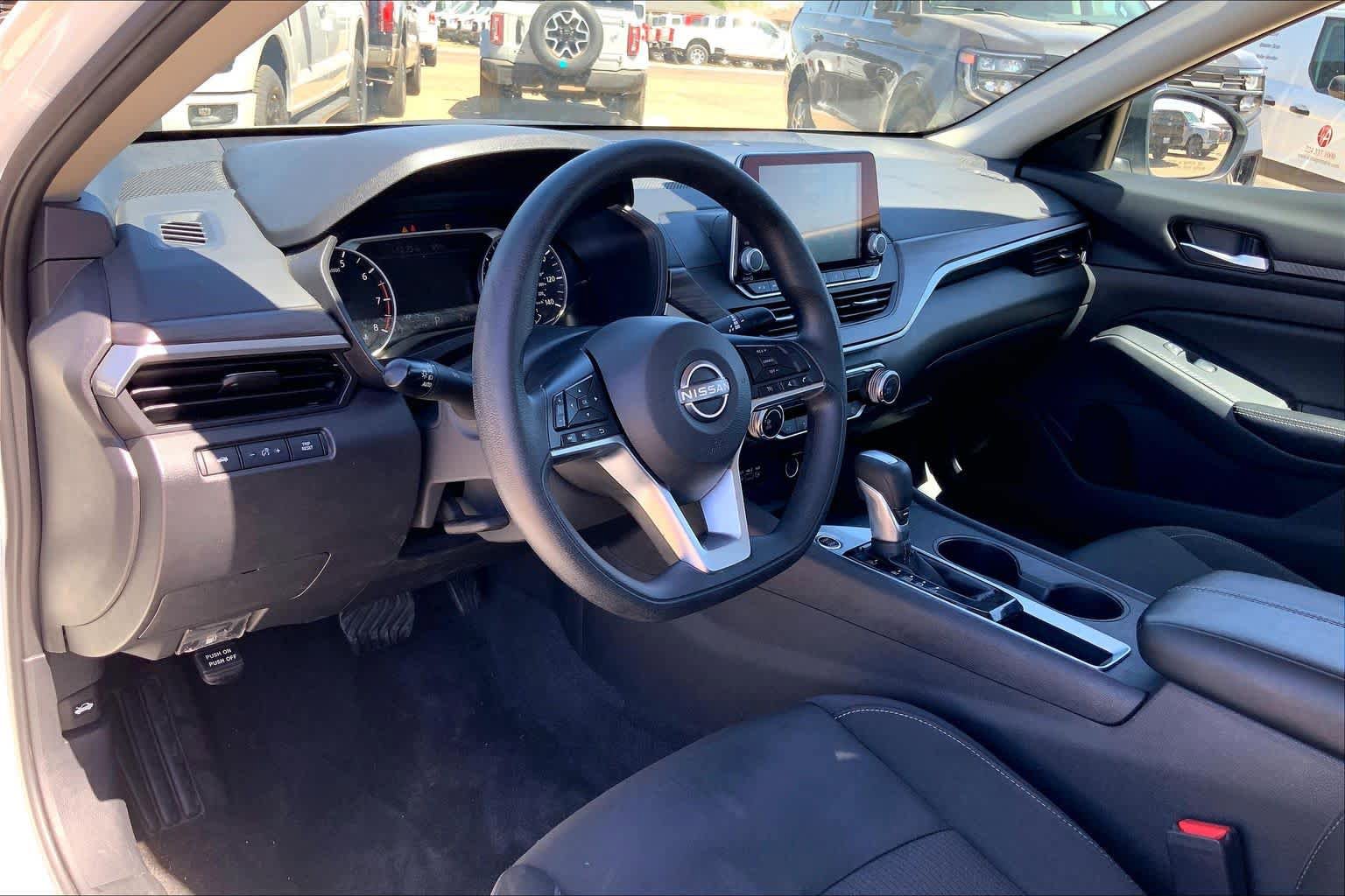 Used 2025 Nissan Altima 2.5 SV image 18