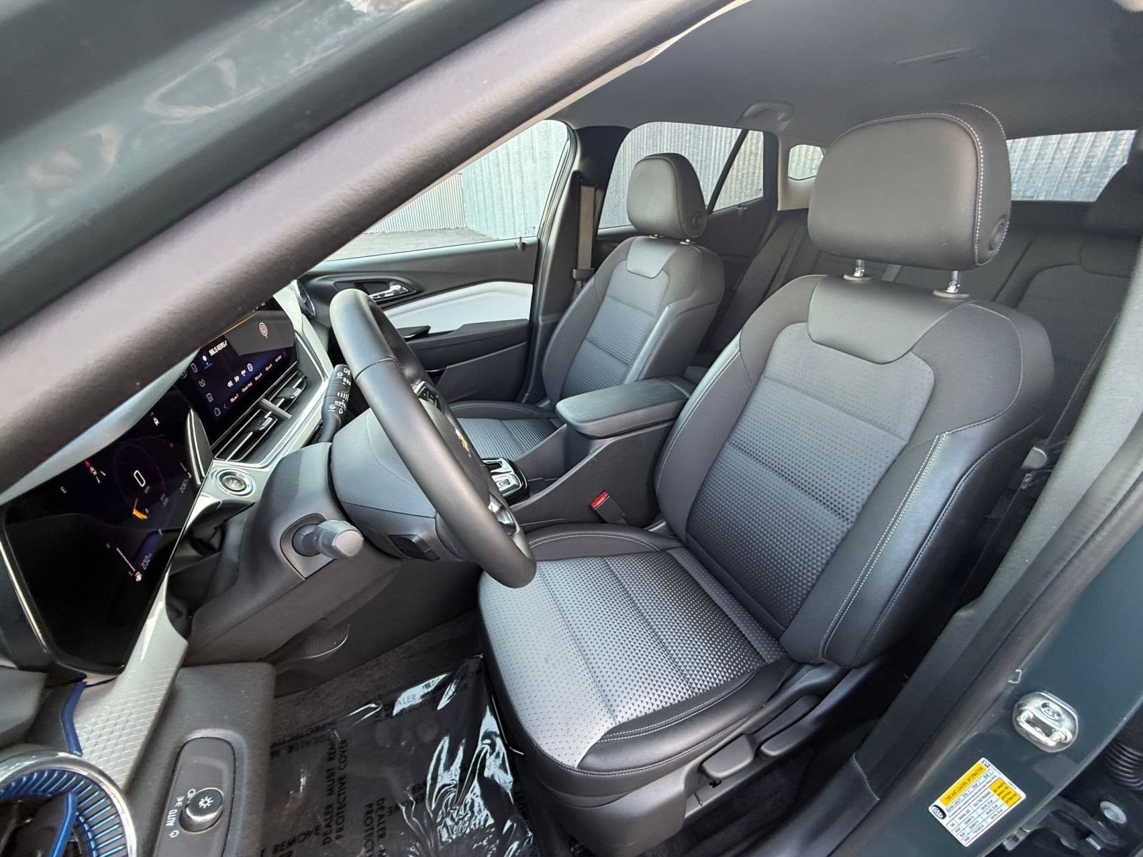 Used 2025 Chevrolet Trax LT w/ LT Convenience Package image 27