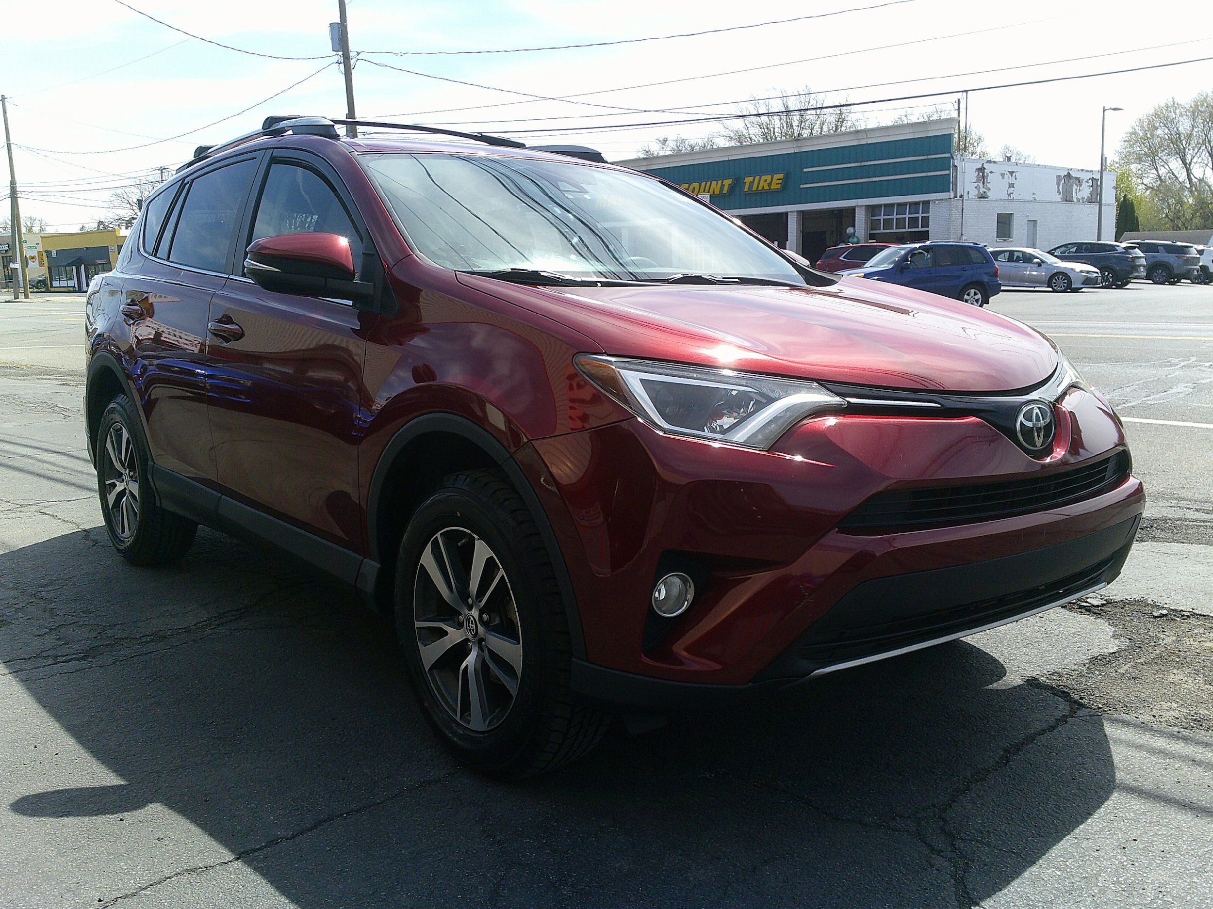 Used 2018 Toyota RAV4 XLE w/ Plus Extra Value Package AWD/4WD image 7