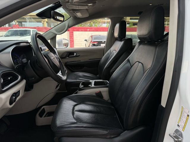 Used 2022 Chrysler Pacifica Touring-L image 24