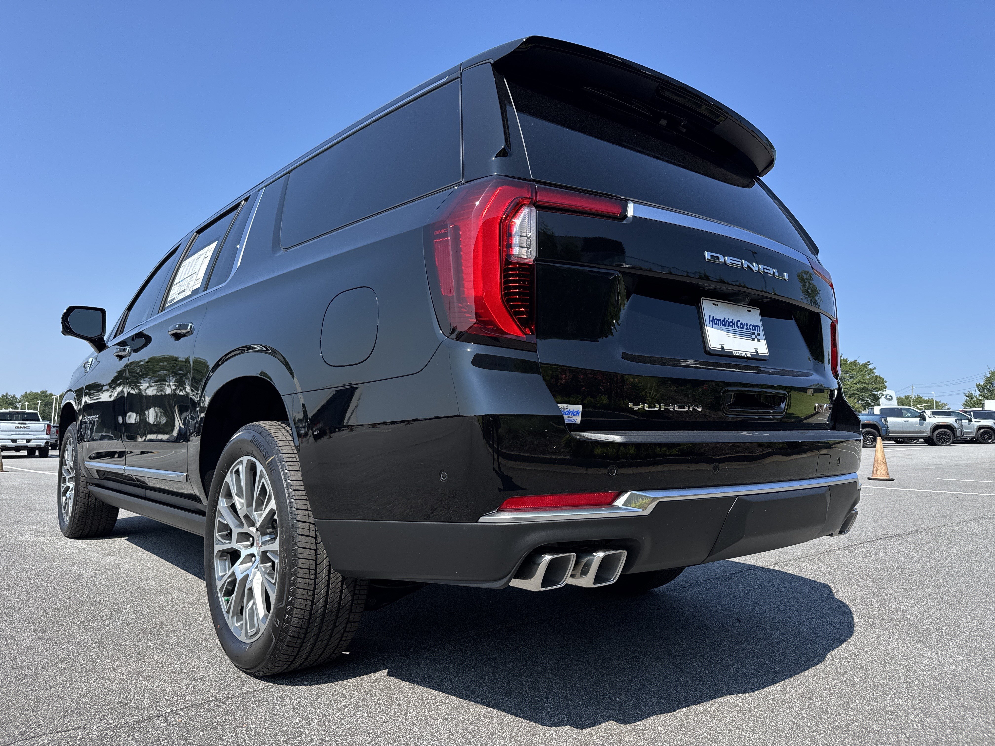 New 2026 GMC Yukon XL Denali w/ Sun & Power Step Package AWD/4WD image 8