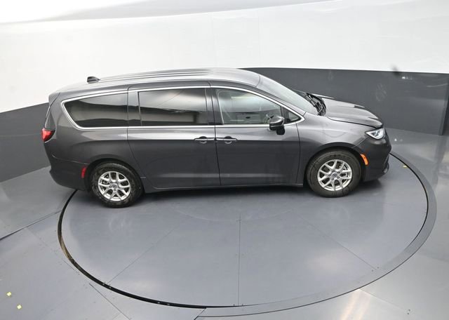 Used 2023 Chrysler Pacifica Touring-L image 31
