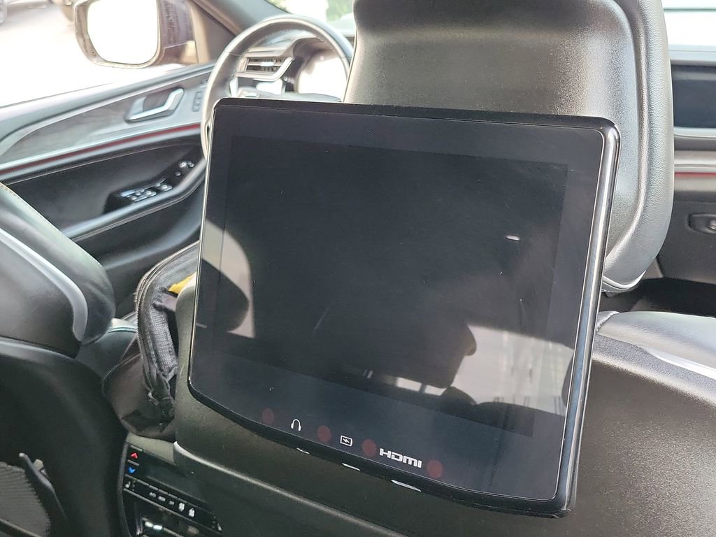 Used 2023 Jeep Grand Cherokee Overland w/ Advanced Protech Group III image 23