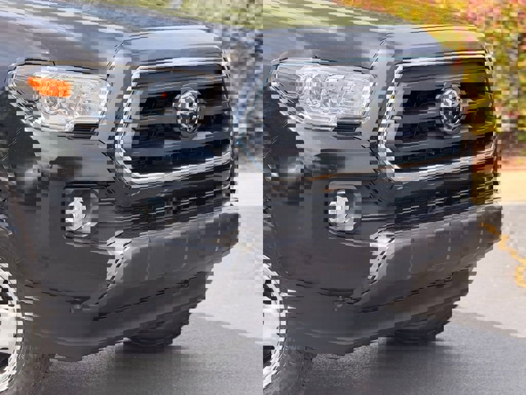 Used 2022 Toyota Tacoma SR5 image 7