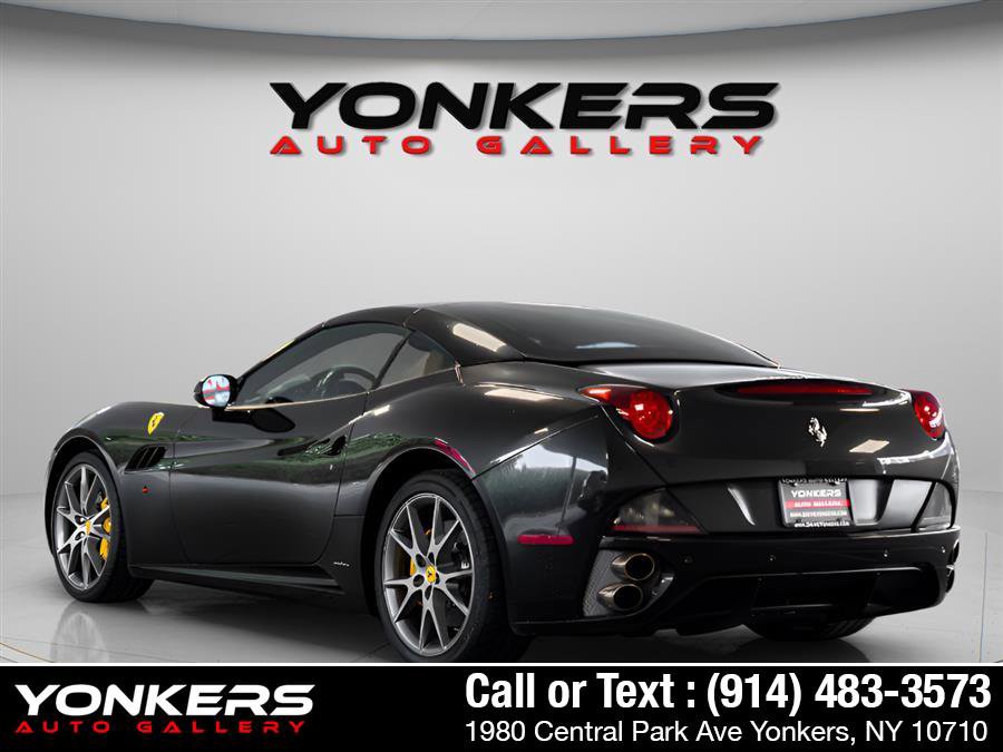 Used 2010 Ferrari California RWD image 9