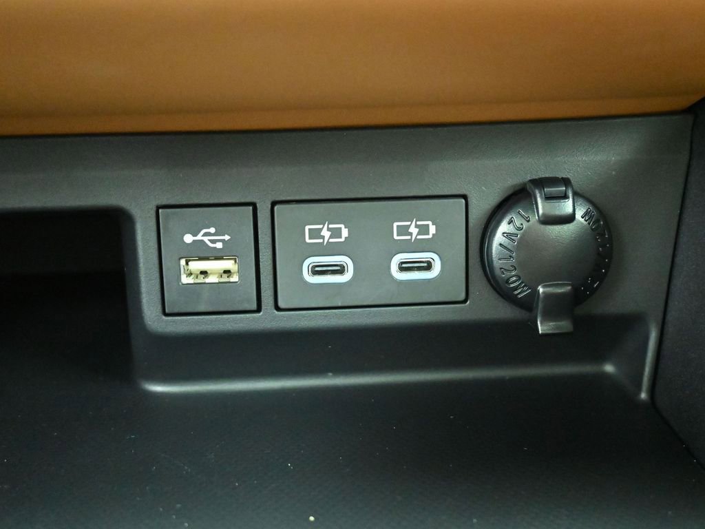 Certified 2025 Toyota Highlander LE image 28