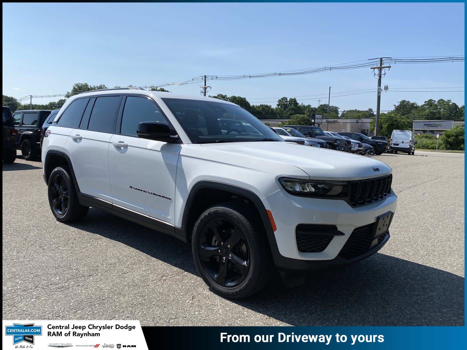 Used 2023 Jeep Grand Cherokee Altitude AWD/4WD image 1