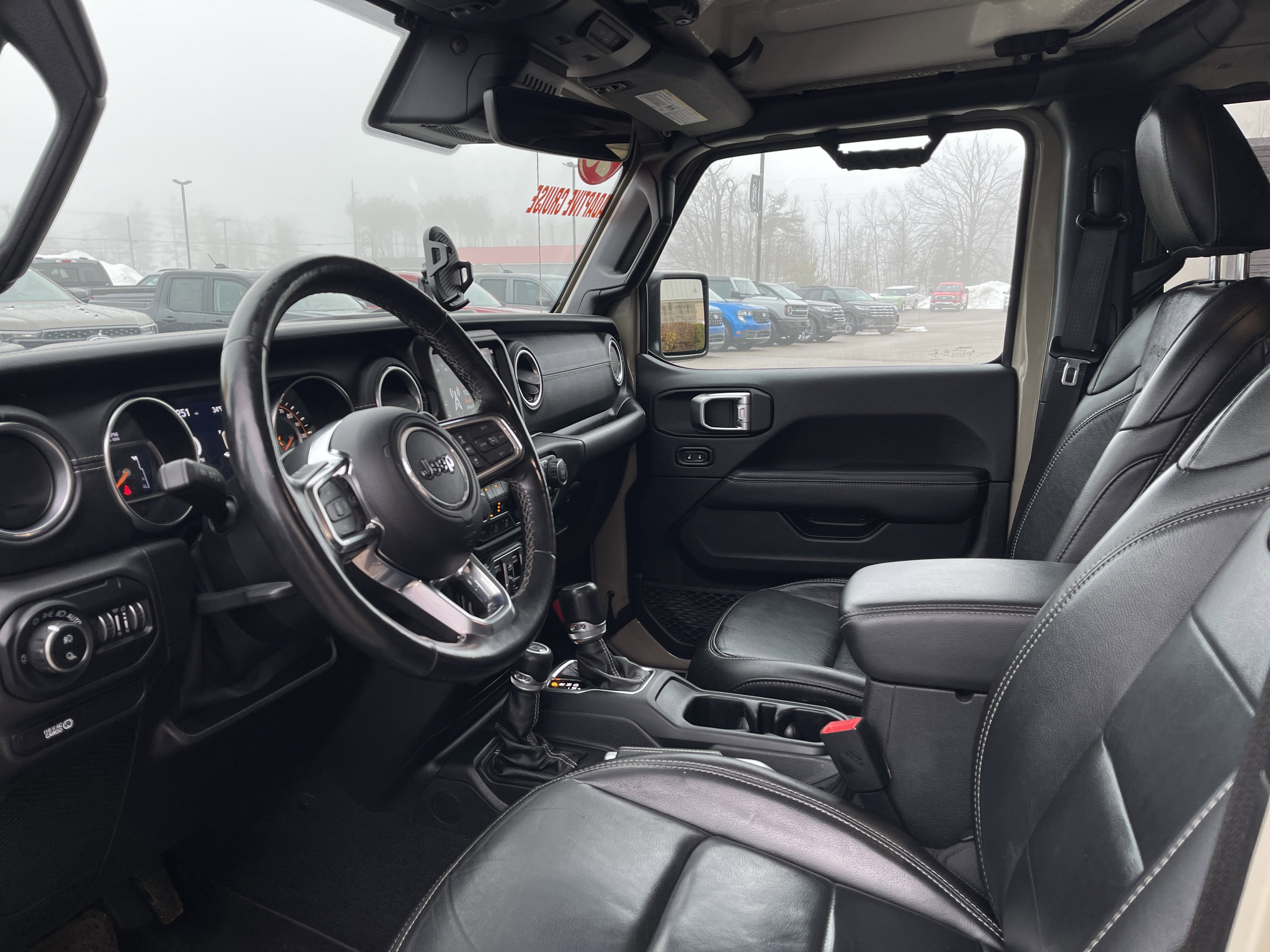 Used 2020 Jeep Gladiator Overland image 11