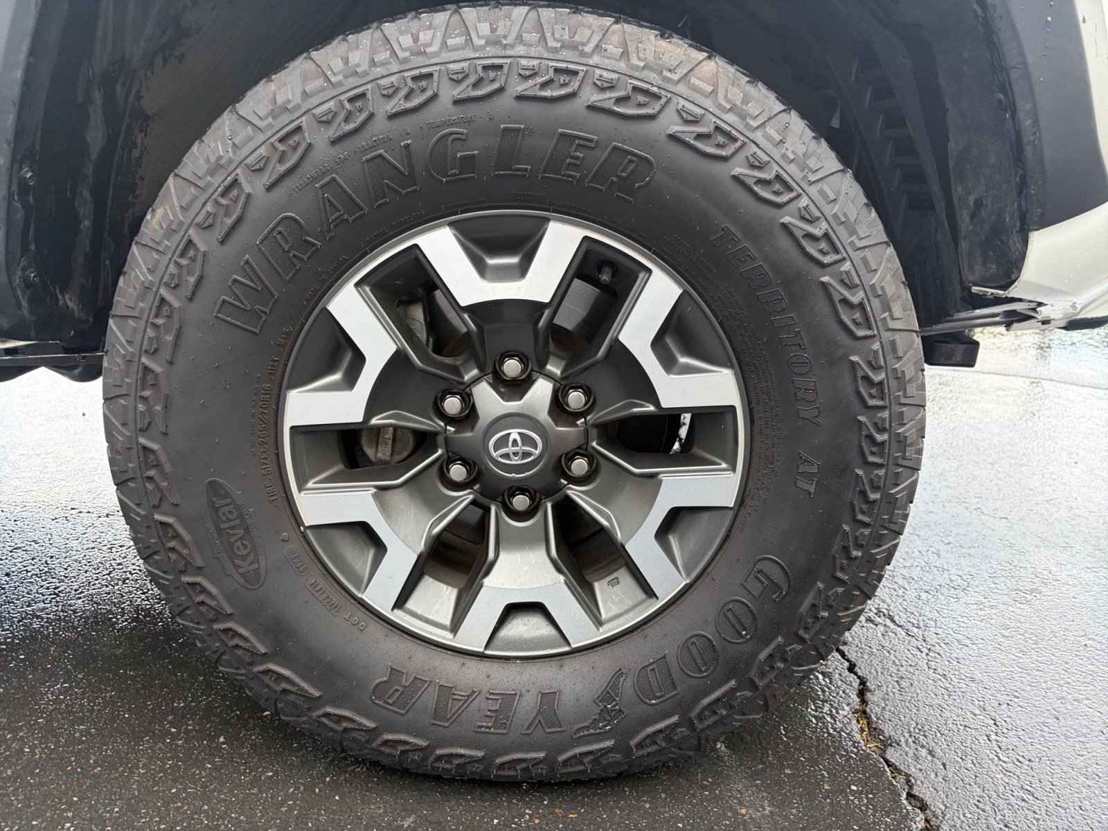 Used 2023 Toyota Tacoma TRD Off-Road w/ Technology Package AWD/4WD image 30