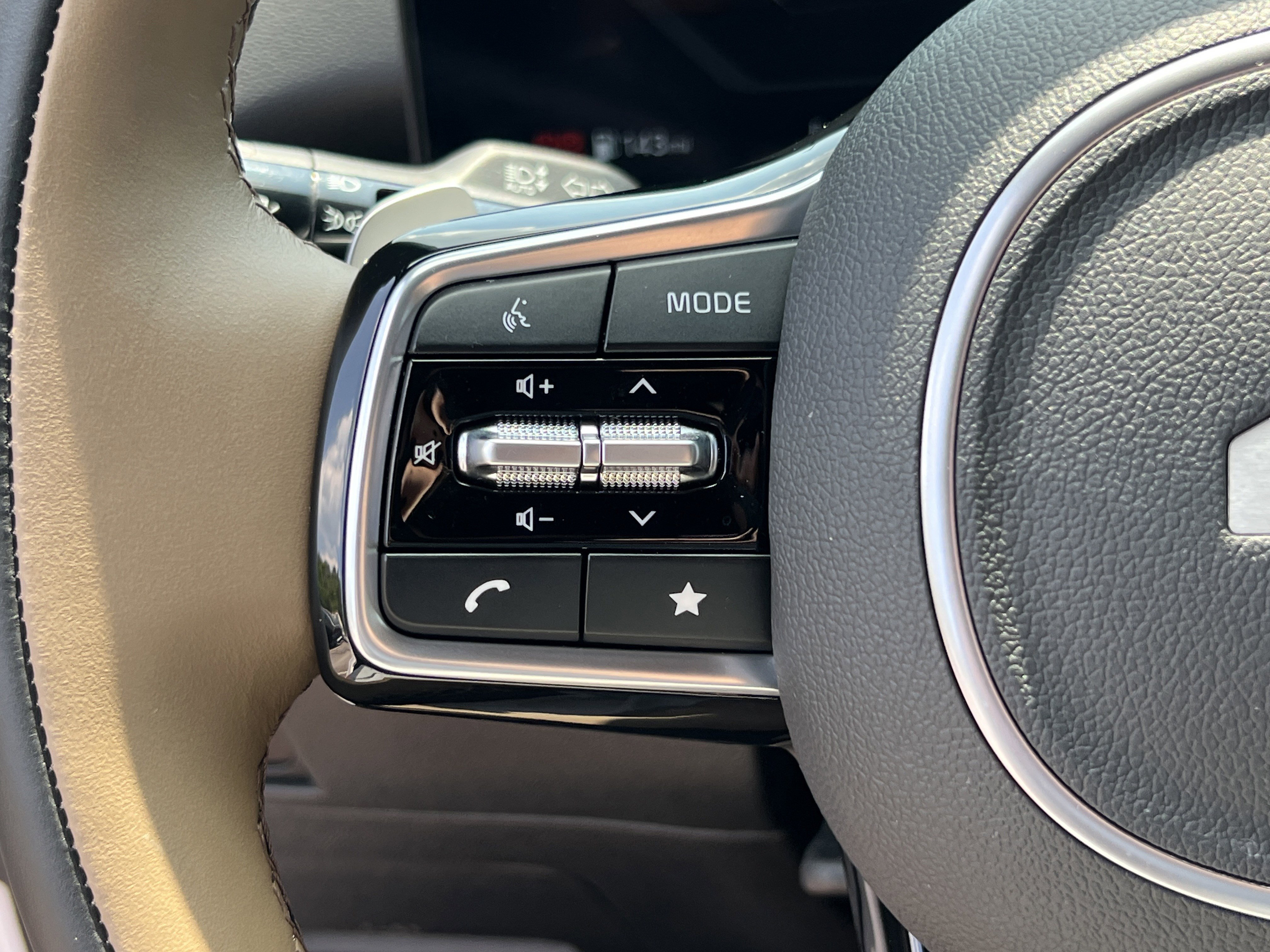 Used 2025 Kia Sorento SX Prestige w/ Olive Brown Leather Package AWD/4WD image 25