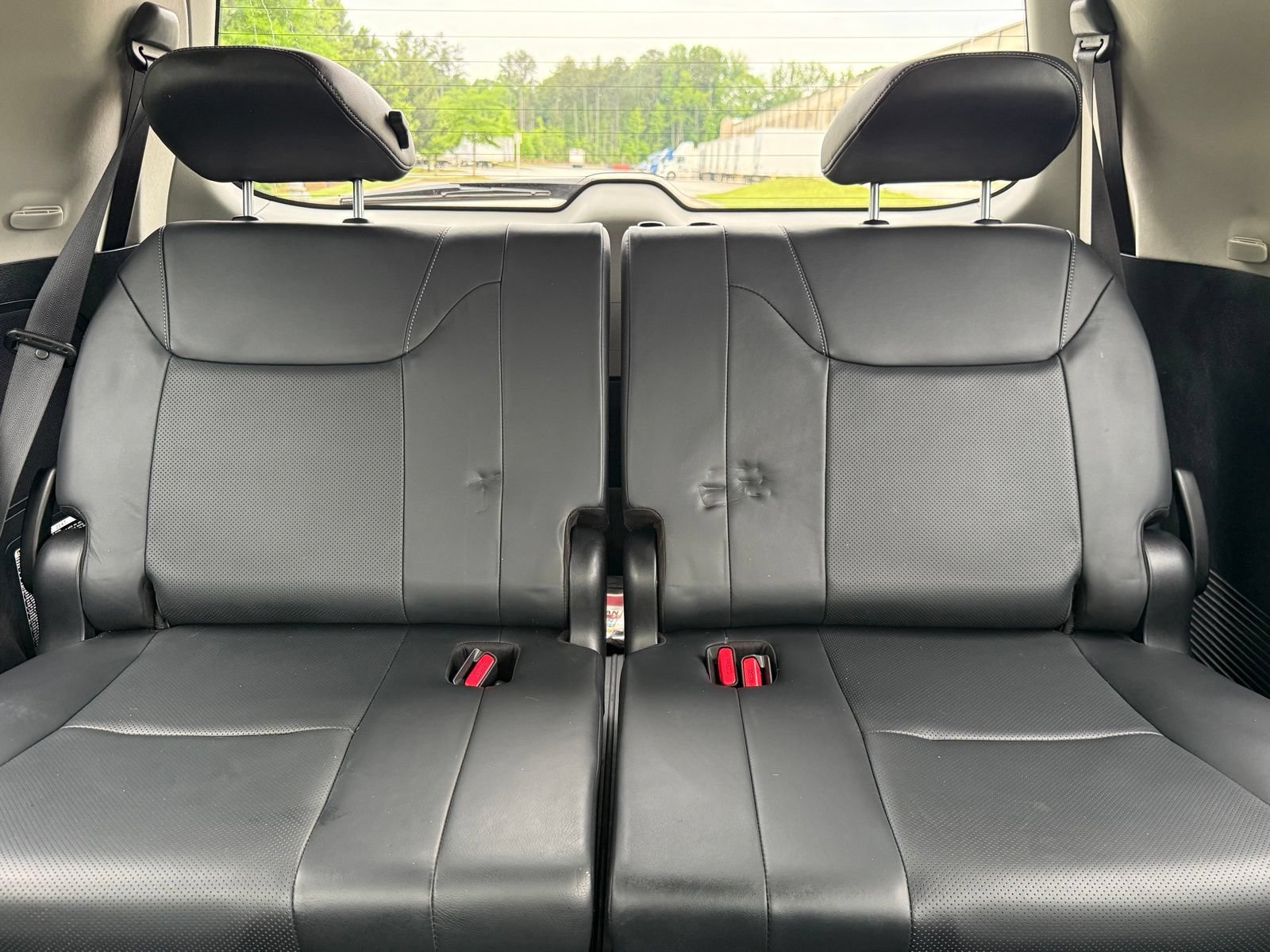Used 2015 Lexus LX 570 4WD w/ Luxury Package image 41