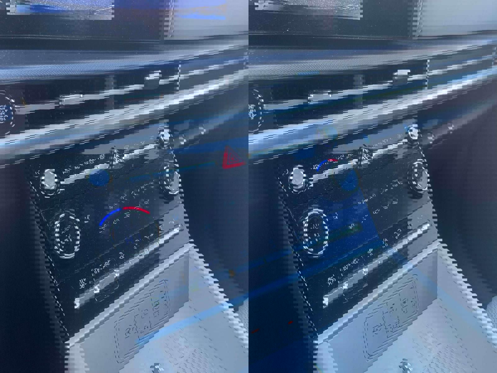 Used 2025 Hyundai Santa Fe SEL image 30