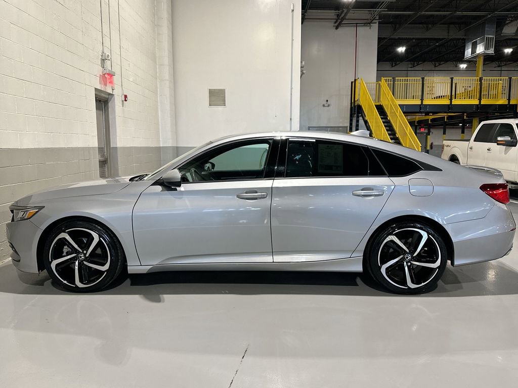 Used 2018 Honda Accord Sport image 2