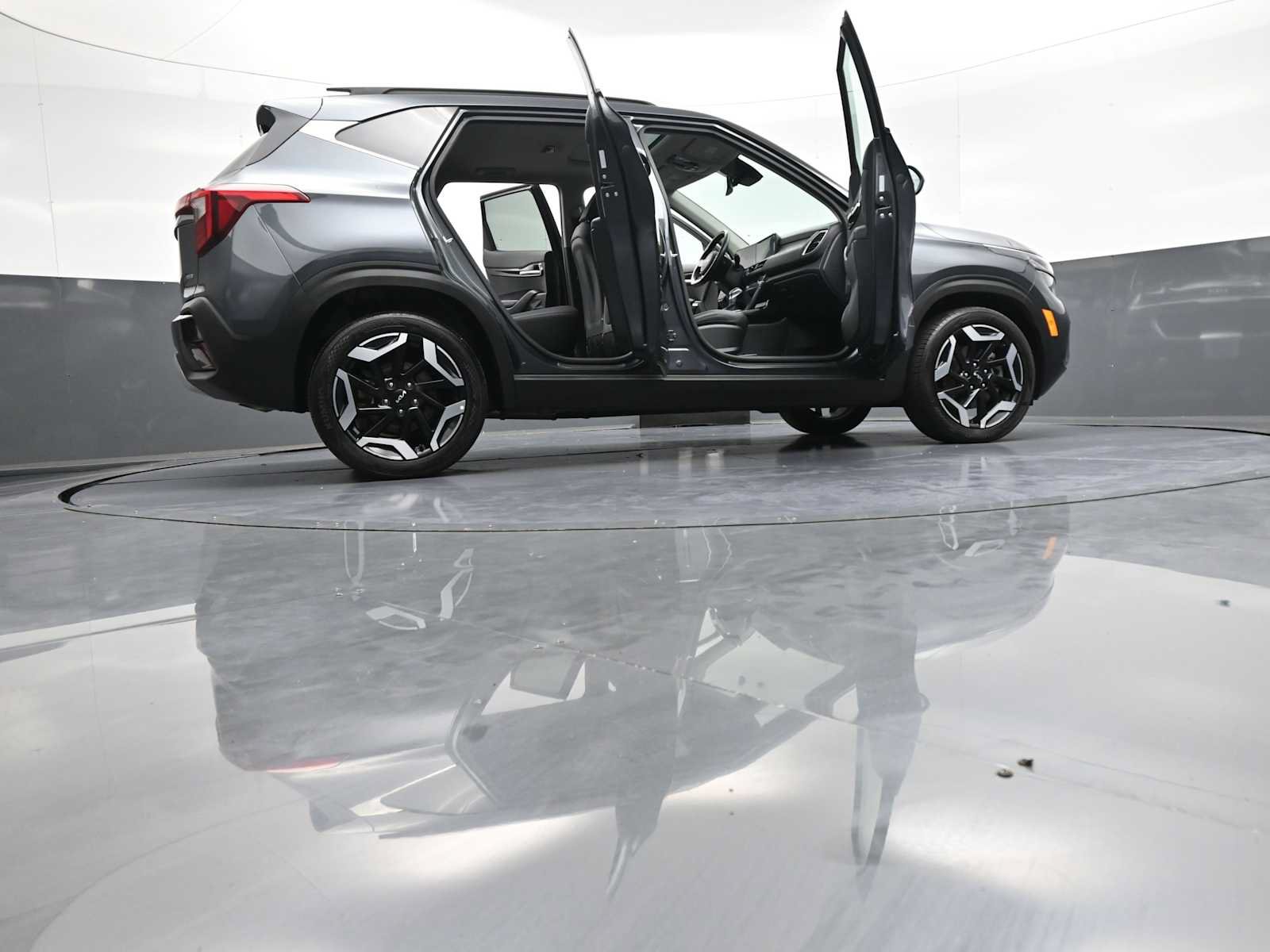 Used 2025 Kia Seltos SX w/ SX Sunroof Package AWD/4WD image 49